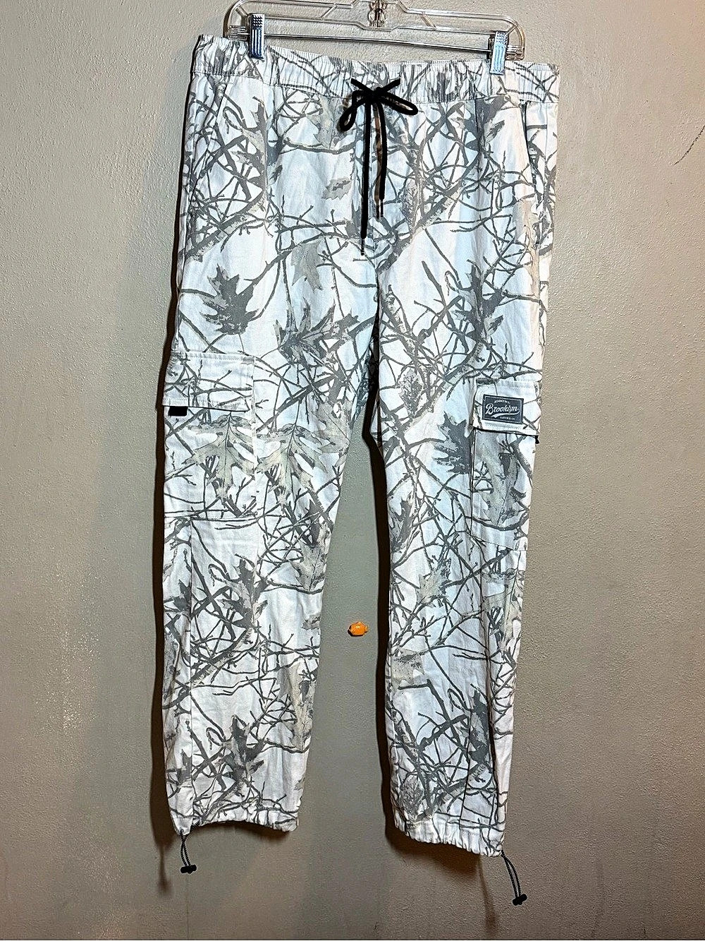 Men’s Brooklyn Cloth Cargo Pant White & Gray Tree Camo Sz XL LIKE NEW!